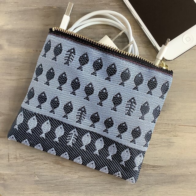 【お魚】畳縁 ポーチ サニタリーケース 和風 空 水色