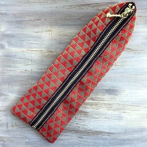 【鱗模様】畳縁 テトラ型 ペンケース クリスマスカラー 幾何学模様 赤 金 三角