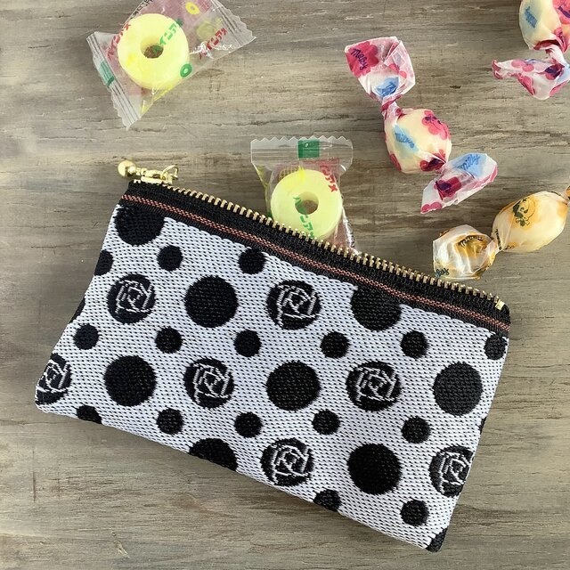 【雪の黒薔薇】畳縁 ぺたんこ ミニポーチ カードケース 小銭入れ モノトーン ばら 白 黒 水玉 ドット