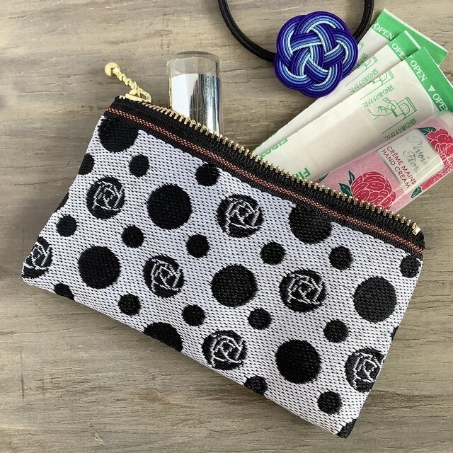 【雪の黒薔薇】畳縁 ぺたんこ ミニポーチ カードケース 小銭入れ モノトーン ばら 白 黒 水玉 ドット