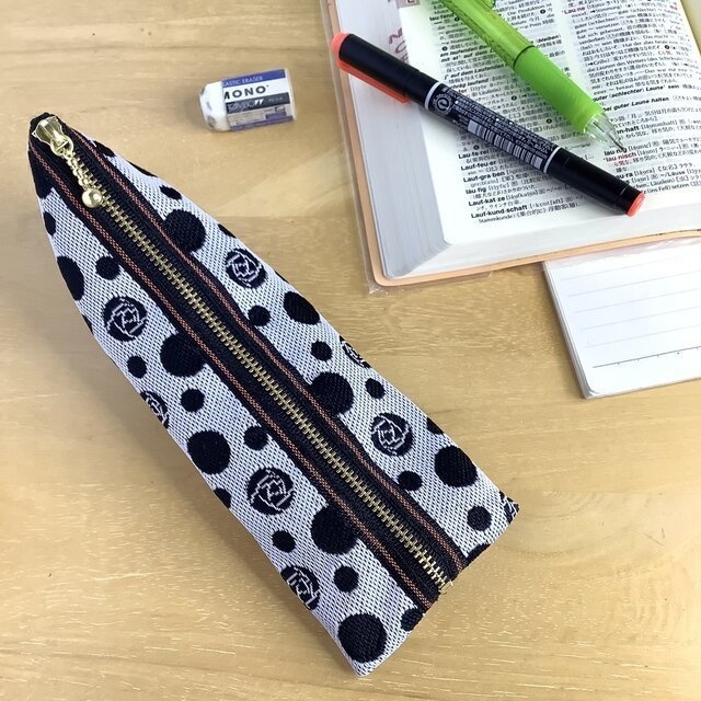 【雪の黒薔薇】畳縁 ぺたんこ ミニポーチ カードケース 小銭入れ モノトーン ばら 白 黒 水玉 ドット