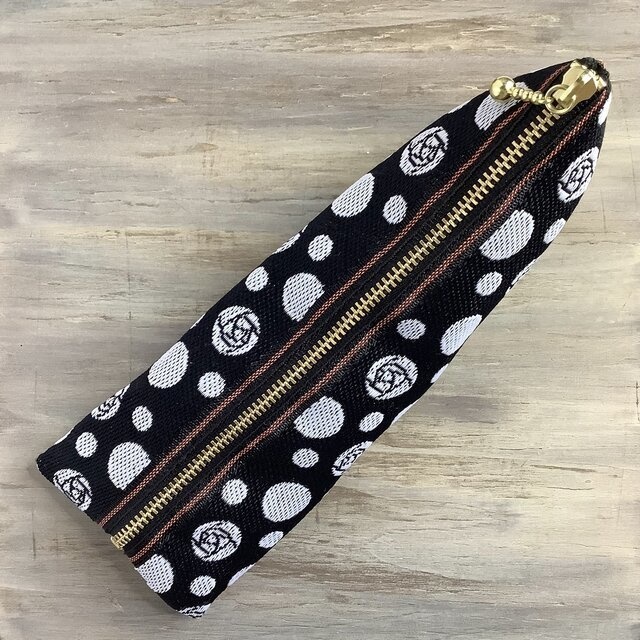 【夜の白薔薇】畳縁 テトラ型 ペンケース モノトーン ばら 白 黒 水玉 ドット