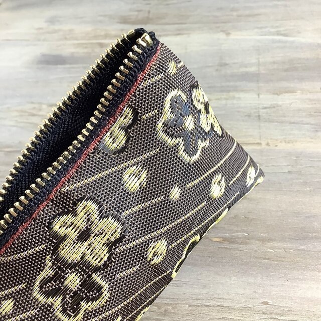 【ブラウンフラワー】畳縁 テトラ型 ペンケース 和風 ベージュ 茶 花 梅 絣模様