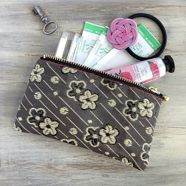 【ブラウンフラワー】畳縁 ぺたんこ ミニポーチ カードケース 小銭入れ 和風 ベージュ 茶 花 梅 絣模様