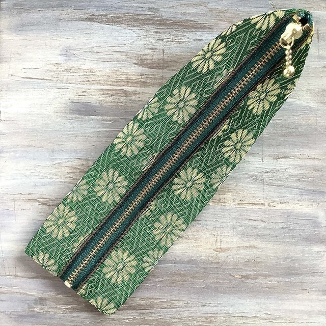 【菊 紗綾形】畳縁 テトラ型 ペンケース 本紋 緑 金 ひな菊 縁起もの