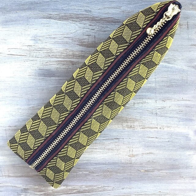 【キューブ】畳縁 テトラ型 ペンケース 黒 金 立方体 麻の葉