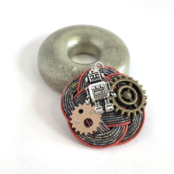 【スチームパンク】水引 ブローチ 赤 帯留 ロボット 歯車