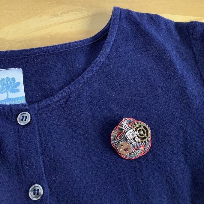 【スチームパンク】水引 ブローチ 赤 帯留 ロボット 歯車