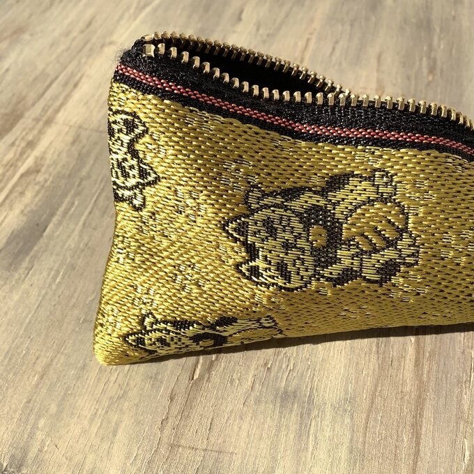 【金の招き猫】畳縁 テトラ型 ペンケース 縁起物 猫 金 幸運