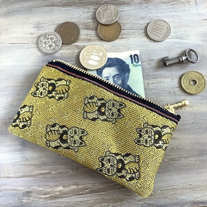 【金の招き猫】畳縁 テトラ型 ペンケース 縁起物 猫 金 幸運