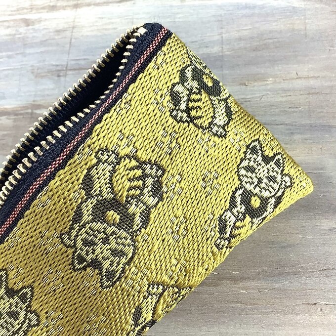 【金の招き猫】畳縁 テトラ型 ペンケース 縁起物 猫 金 幸運