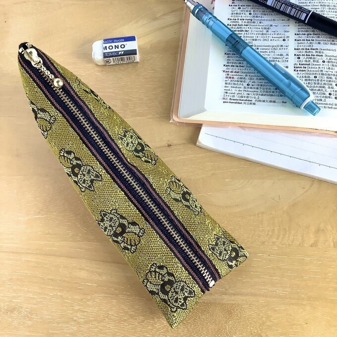 【金の招き猫】畳縁 ぺたんこ ミニポーチ 小銭入れ カードケース 縁起物 猫 金 幸運