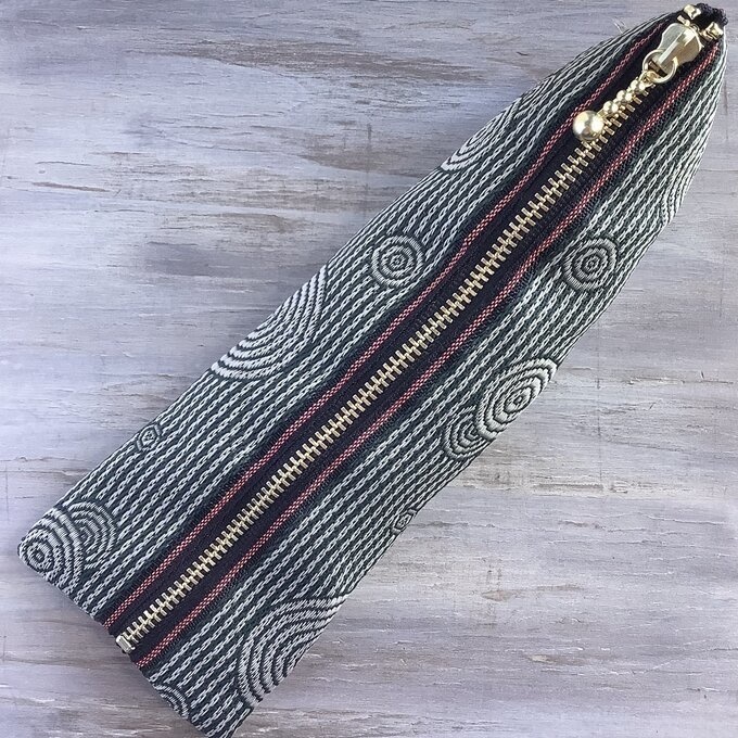 【枯山水】畳縁 テトラ型 ペンケース 深緑 禅 同心円 ストライプ