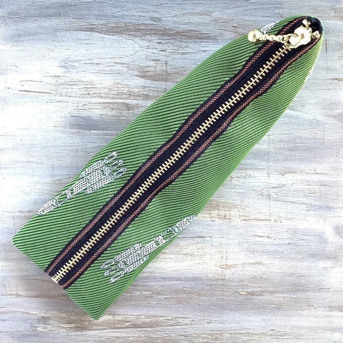 【ロケット】畳縁 テトラ型 ペンケース 宇宙 緑 白 草原