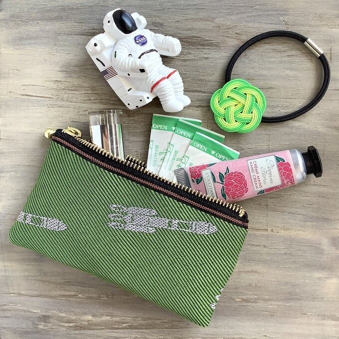 【ロケット】畳縁 ぺたんこ ミニポーチ カードケース 小銭入れ 宇宙 草原 緑 白