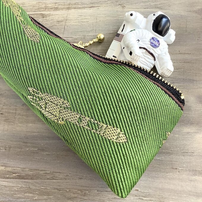 【ロケット】畳縁 テトラ型 ペンケース 宇宙 緑 金 草原