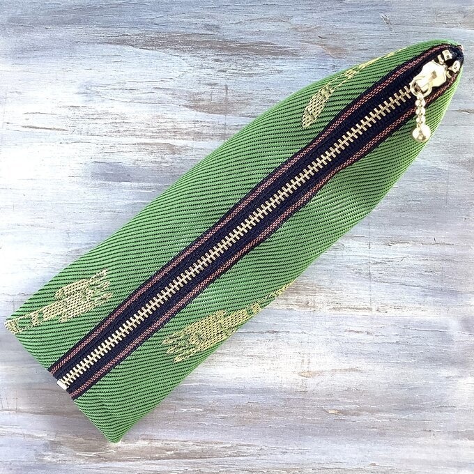 【ロケット】畳縁 テトラ型 ペンケース 宇宙 緑 金 草原