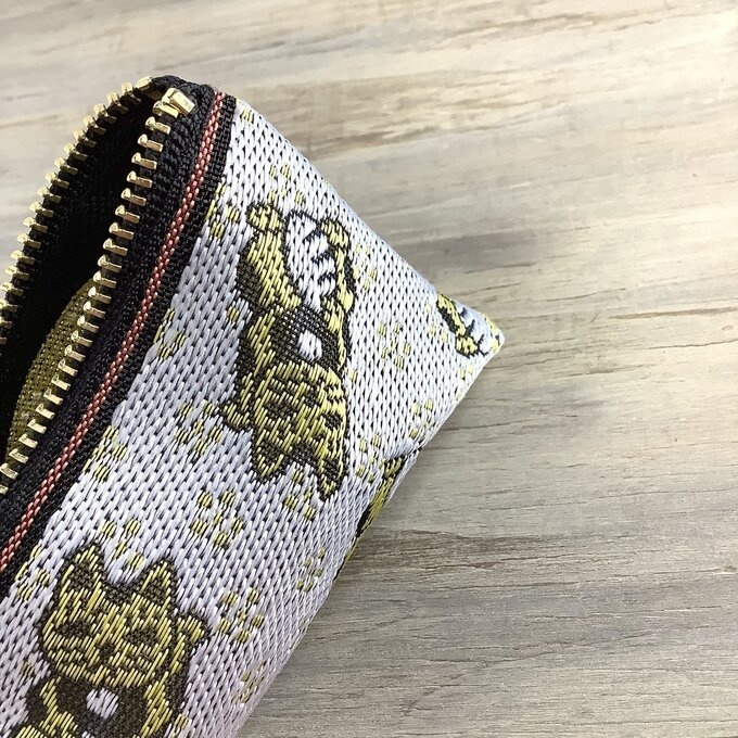 【銀の招き猫】畳縁 テトラ型 ペンケース 縁起物 猫 シルバー 幸運