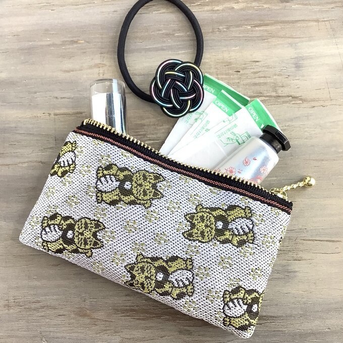 【銀の招き猫】畳縁 ぺたんこ ミニポーチ 小銭入れ カードケース 縁起物 猫 シルバー 幸運