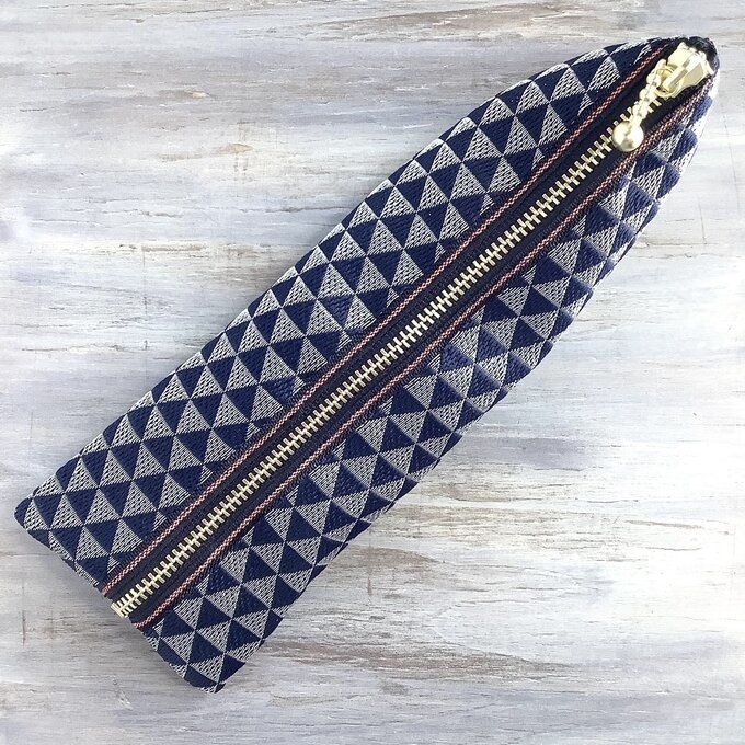 【鱗模様】畳縁 テトラ型 ペンケース 藍 銀 幾何学模様 三角 クール