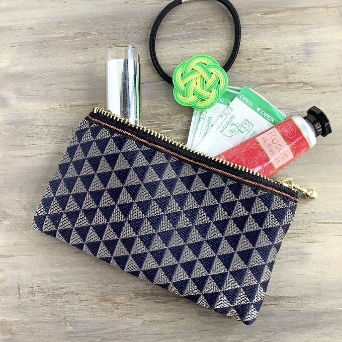 【鱗模様】畳縁 ぺたんこ ミニポーチ カードケース 小銭入れ 藍 銀 幾何学模様 三角 クール