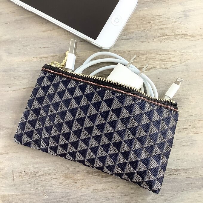 【鱗模様】畳縁 ぺたんこ ミニポーチ カードケース 小銭入れ 藍 銀 幾何学模様 三角 クール