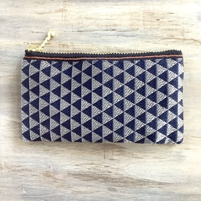 【鱗模様】畳縁 ぺたんこ ミニポーチ カードケース 小銭入れ 藍 銀 幾何学模様 三角 クール