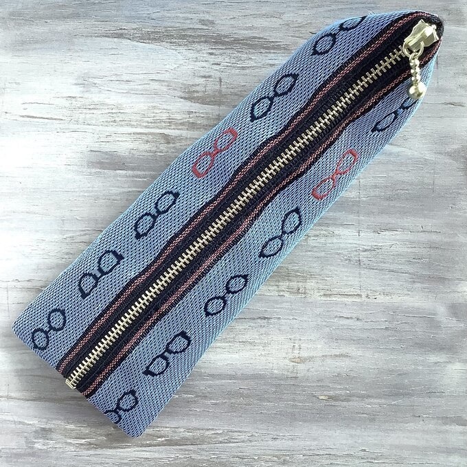 【メガネ柄】畳縁 テトラ型 ペンケース ブルー 眼鏡 めがね ユニーク