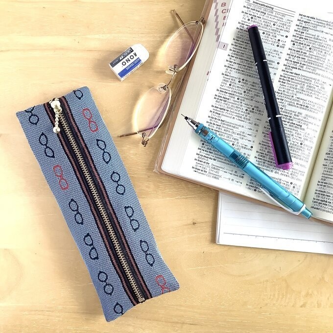 【メガネ柄】畳縁 テトラ型 ペンケース ブルー 眼鏡 めがね ユニーク