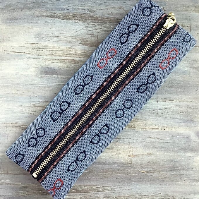 【メガネ柄】畳縁 ぺたんこ ペンケース ブルー 眼鏡 めがね ユニーク