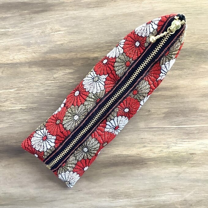 【菊花】畳縁 テトラ型 ペンケース 和風 赤 金 白 デイジー