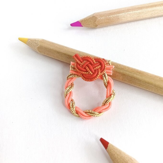 水引製 ミニミニリース 正月飾り【コーラル 金】ドールハウス ミニチュア オビツろいど シルバニア