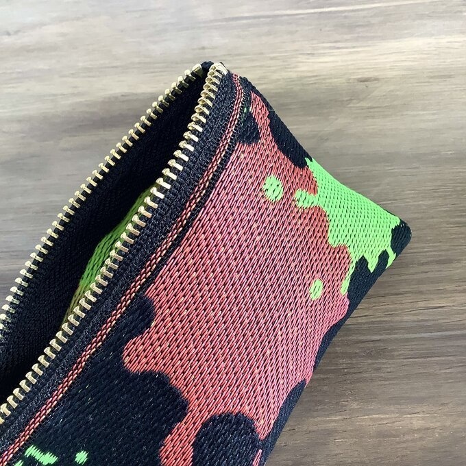 【ポロック】畳縁 テトラ型 ペンケース スプラッシュ ペンキ ペインティ インク 赤 ネオンカラー