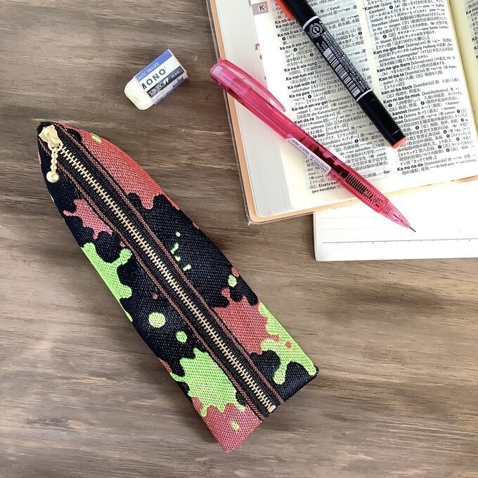 【ポロック】畳縁 ぺたんこ ミニポーチ 小銭入れ カードケース スプラッシュ ペンキ ペインティ インク 赤 ネオンカラー