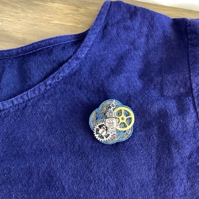 【スチームパンク】水引 ブローチ ロボホンとお揃い♪ブルー 帯留 ロボット 歯車