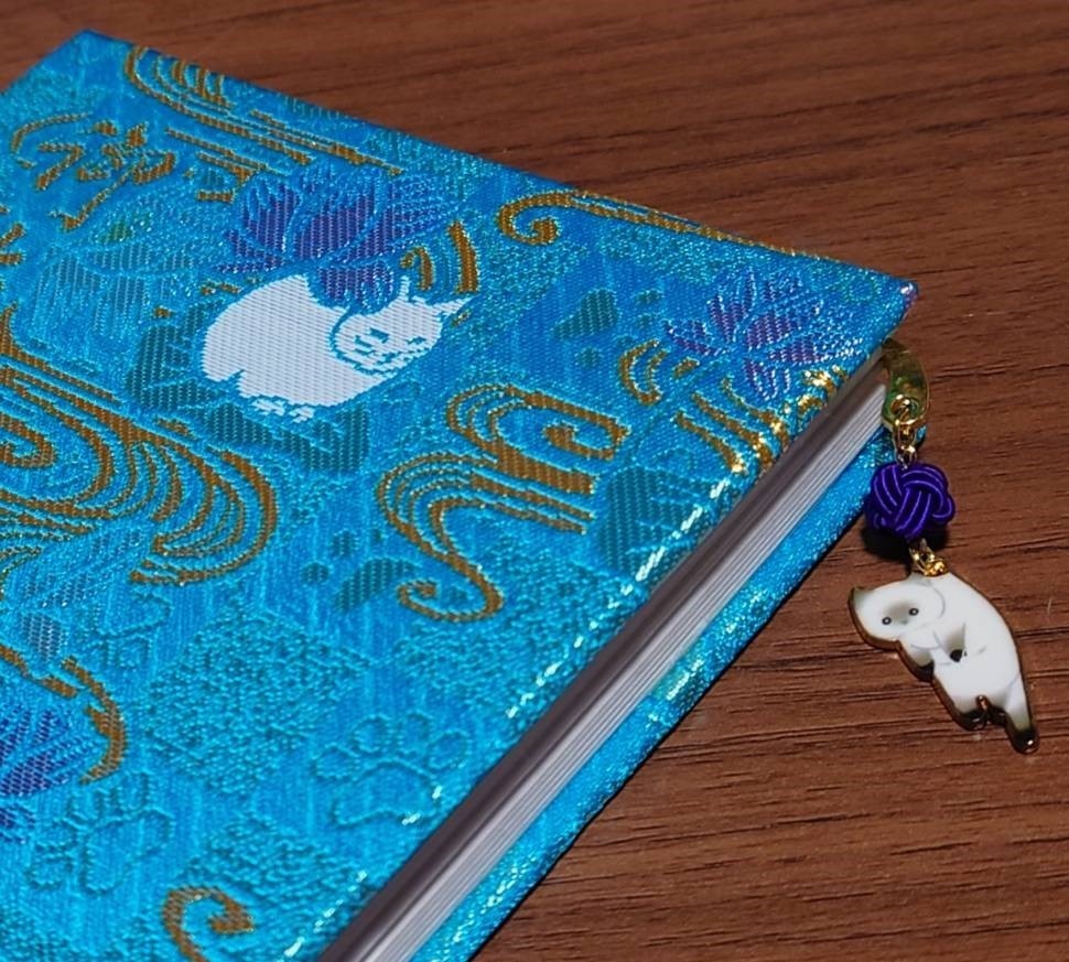 御朱印帳 しおり 水引【つままれにゃんこ】ブックマーカー 白黒 ハチワレ 黒ラメ玉