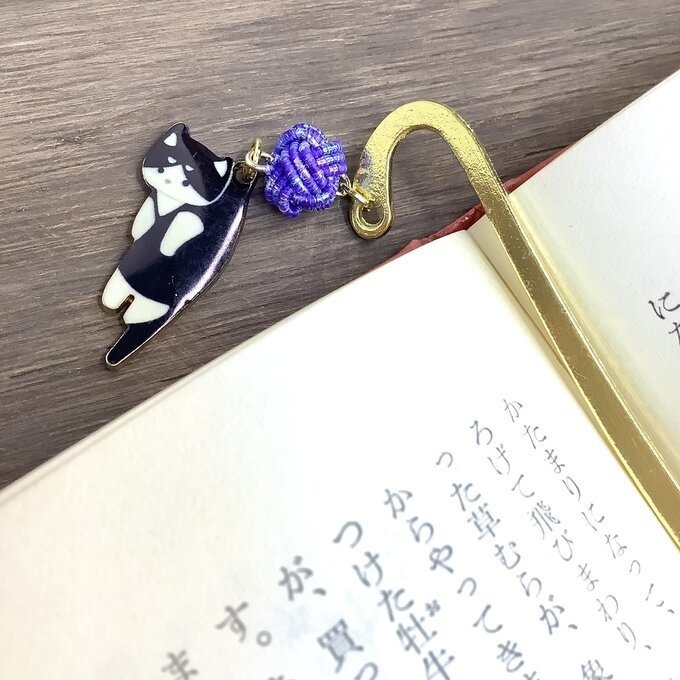 御朱印帳 しおり 水引【つままれにゃんこ】ブックマーカー 白黒 ハチワレ 青紫玉