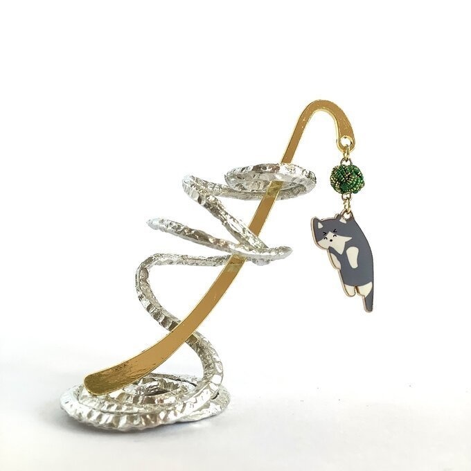 御朱印帳 しおり 水引【つままれにゃんこ】ブックマーカー 白灰 ハチワレ