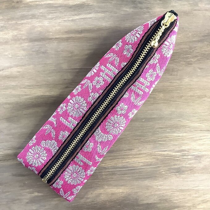 【おめでたうさぎ】畳縁 テトラ型 ペンケース つつじ色 ぼたん色 ピンク シルバー 縁起物 兎