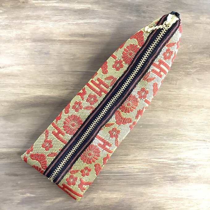 【おめでたうさぎ】畳縁 テトラ型 ペンケース 金 赤 縁起物 兎