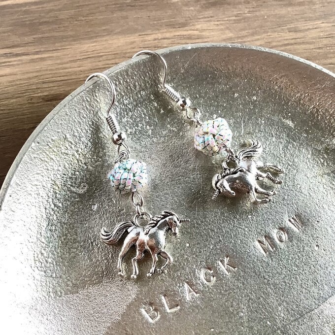 水引【銀のユニコーン】ピアス 大人可愛い ファンタジー シルバー