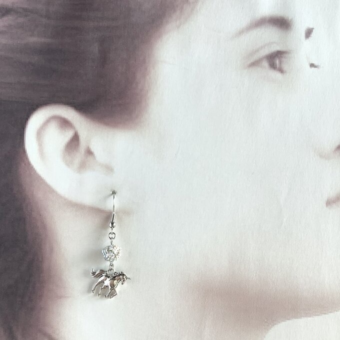 水引【銀のユニコーン】ピアス 大人可愛い ファンタジー シルバー