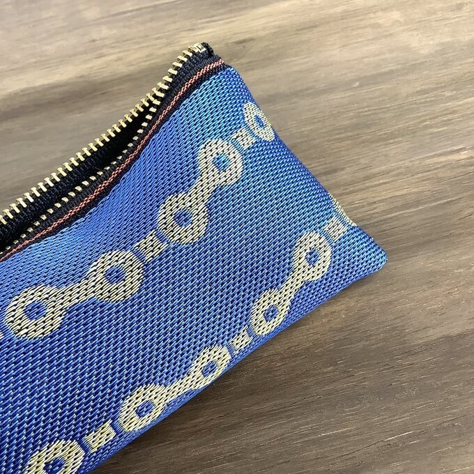 【鎖柄】畳縁 テトラ型 ペンケース チェーン 鎖 青 絆 繋がり