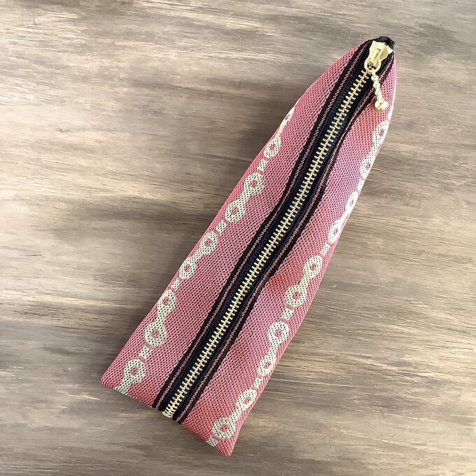 【鎖柄】畳縁 テトラ型 ペンケース チェーン 鎖 赤 絆 繋がり