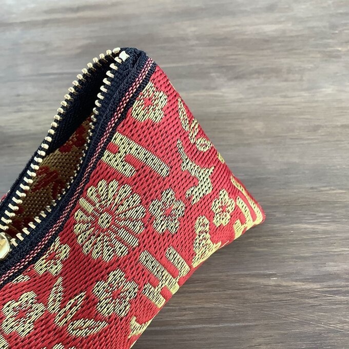 【おめでたうさぎ】畳縁 テトラ型 ペンケース 赤 金 縁起物 兎