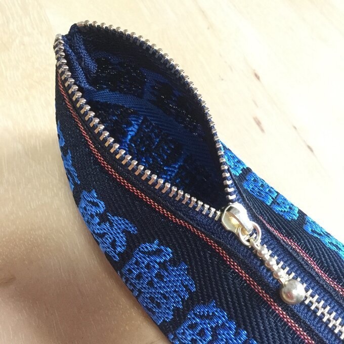 【魚の漢字】畳縁 テトラ型 ペンケース 和風 ペンポーチ 青 釣り