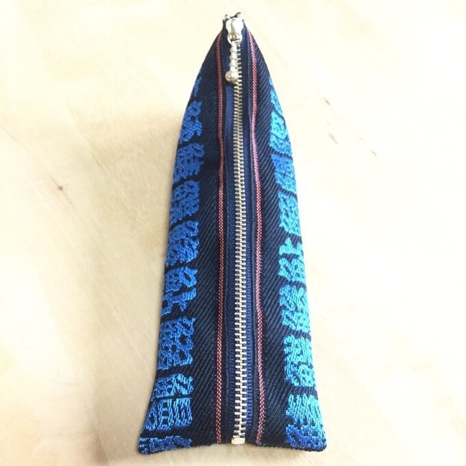 【魚の漢字】畳縁 テトラ型 ペンケース 和風 ペンポーチ 青 釣り