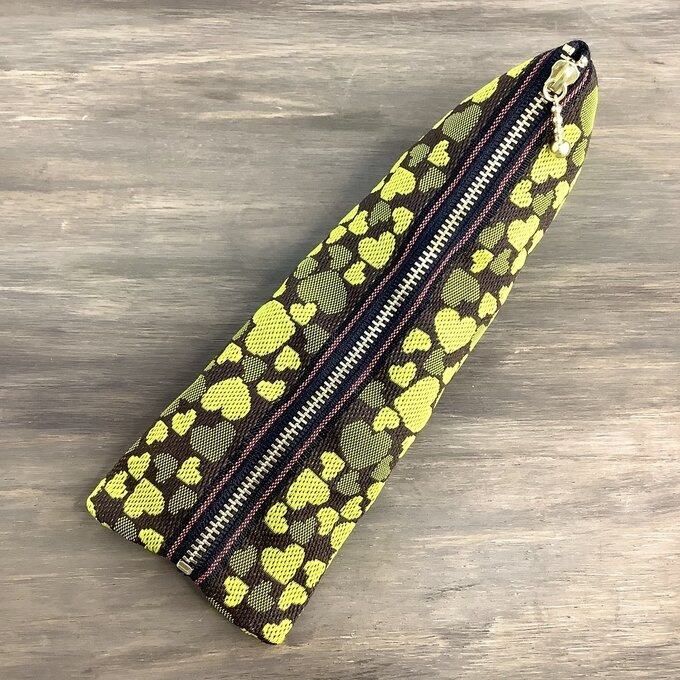 【チョコバナナ ハート柄】畳縁 テトラ型 ペンケース 黄色 こげ茶 バレンタイン