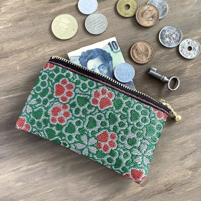 【肉球と桜】畳縁 ぺたんこ ミニポーチ 小銭入れ カードケース 和風 赤 緑 足あと 犬 猫