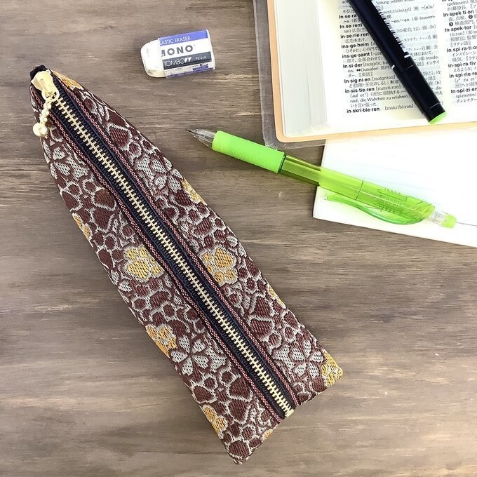 【肉球と桜】畳縁 ぺたんこ ミニポーチ 小銭入れ カードケース 和風 チョコレート キャラメル 茶色 足あと 犬 猫